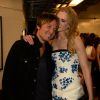 Nicole Kidman não desgruda do marido, Keith Urban, em premiação da música country