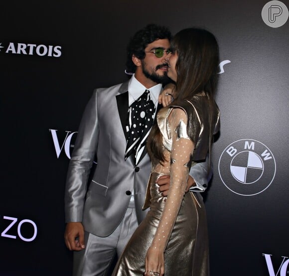 Thaila Ayala e Renato Góes se beijam no Baile da Vogue 2018, realizado no Hotel Unique, no bairro dos Jardins, em São Paulo, na noite desta quinta-feira, 1 de fevereiro de 2018