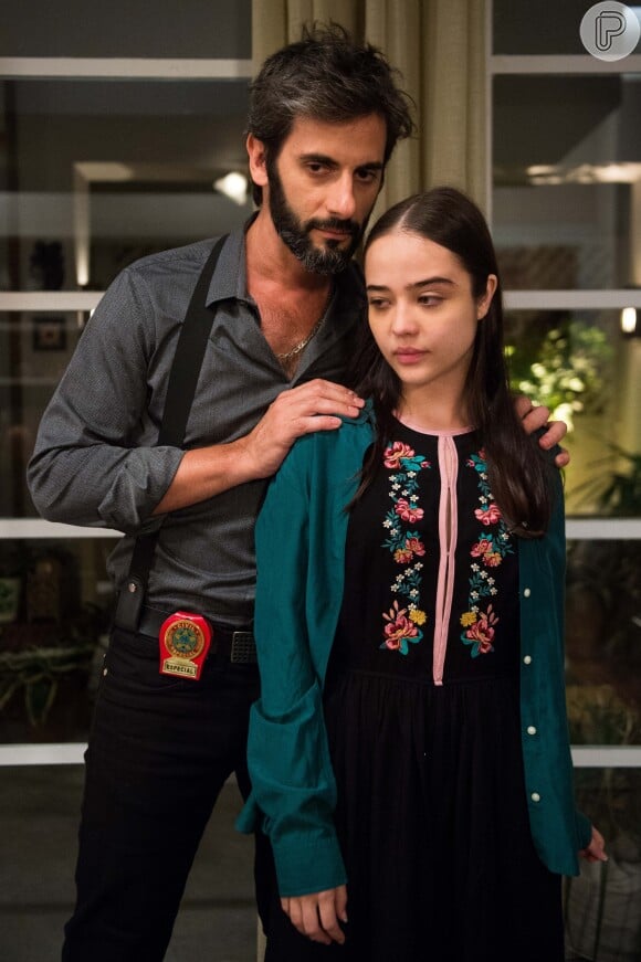 Vinícius (Flávio Tolezani) se declara para Laura (Bella Piero), no capítulo que vai ao ar terça-feira, dia 13 de fevereiro de 2018, na novela 'O Outro Lado do Paraíso'