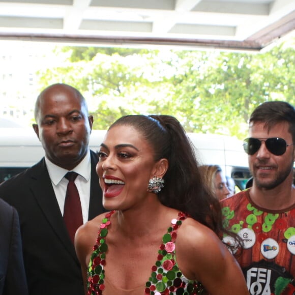 Juliana Paes chegou acompanhada pelo marido, Carlos Eduardo Baptista