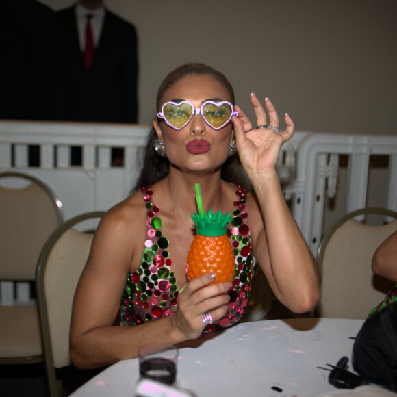 'Comi feijoada, farofa e estou tomando caipirinha', disse Juliana Paes ao Purepeople