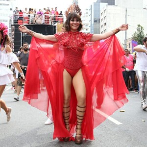 Alessandra Negrini é a rainha do Baixo Augusta