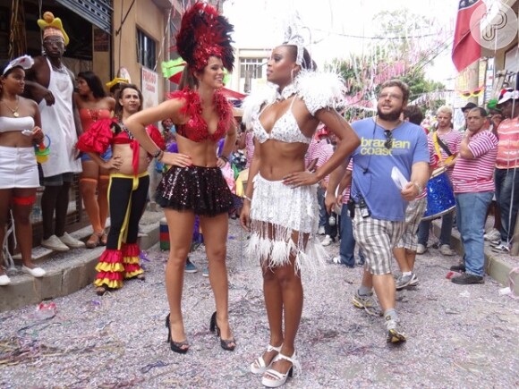 Bruna Marquezine e Roberta Rodrigues gravaram cenas com fantasias de Carnaval para a novela 'Salve Jorge', na manhã desta sexta-feira, 1º de fevereiro de 2013