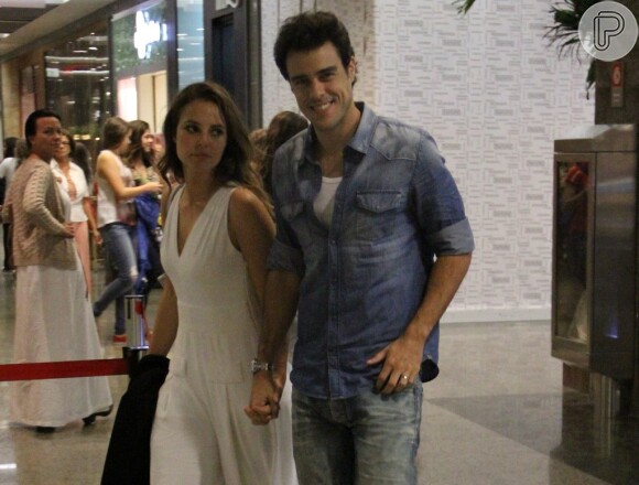 Paolla Oliveira e Joaquim Lopes sempre são vistos em passeios no shopping