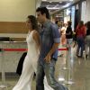 Paolla Oliveira e Joaquim Lopes vão ao cinema na véspera do Dia dos Namorados