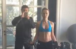 Eliana malha de top e mostra barriga sarada em treino: 'Para ficar em forma'