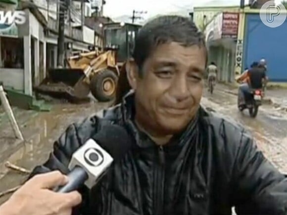 Zeca Pagodinho se emociona em entrevista à TV Globo. Chuva devastou e deixou dezenas de desabrigados em Xerém