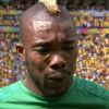 Jogador da Costa do Marfim, Serey Die se emociona durante execução do hino nacional de seu país. 'Jamais pensei em participar de uma competição com um nível tão alto', afirmou ele