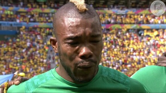 Jogador da Costa do Marfim, Serey Die se emociona durante execução do hino nacional de seu país. 'Jamais pensei em participar de uma competição com um nível tão alto', afirmou ele