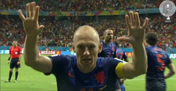 Robben comemora gol em goleada da Holanda em cima da Espanha, por 5 a 1. Atual campeã mundial foi eliminada da Copa do Mundo ainda na primeira fase
