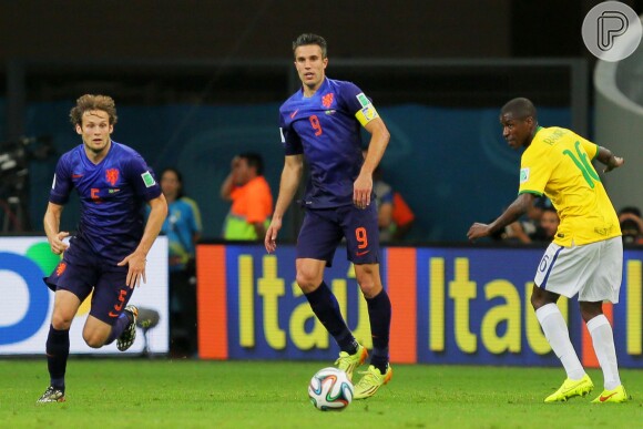 Brasil é derrotado pela Holanda na disputa pelo terceiro lugar da Copa do Mundo. Após fracasso na competição, Felipão afirma que seu futuro na seleção está nas mãos da CBF