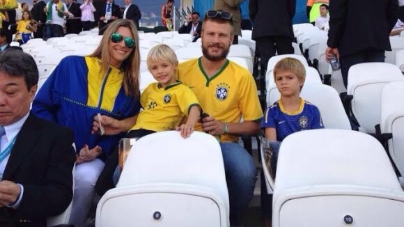 Fernanda Lima leva os filhos para o jogo do Brasil em Fortaleza: 'Aproveitando'