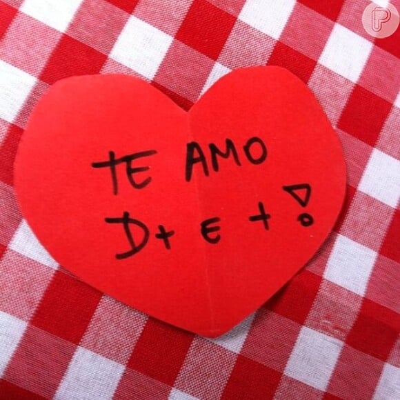 Ticiane Pinheiro se declara para Cesar Tralli em coração de correio do amor: 'Te amo D+ e +'