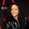 Amigos do rapper já falaram que Rihanna consegue voltar para o rapper quando quiser: 'Só estalar os dedos'