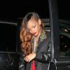 Rihanna aparece com novo visual e curte boate com amigos em West Hollywood, em Los Angeles, em 3 de fevereiro de 2013