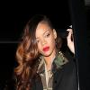 Rihanna aparece com novo visual e curte boate com amigos em West Hollywood, em Los Angeles, nos Estados Unidos, em 3 de fevereiro de 2013
