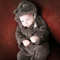 Ana Hickmann veste o filho, Alexandre Jr., de ursinho: 'O grande urso marrom'