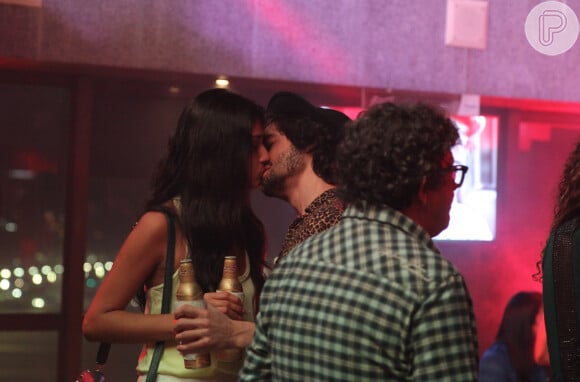 Esta é a segunda vez que Fiuk é flagrado beijando uma mulher em festa após o término com Sophia Abrahão