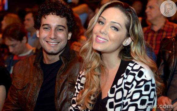 Rafael Almeida e Tânia Mara assistem ao 'SuperStar' na plateia