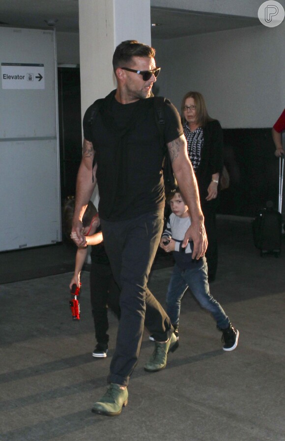 Ricky Martin é pai dos gêmeos Valentino e Matteo, de 5 anos de idade, mas diz que gostaria de ter uma menina