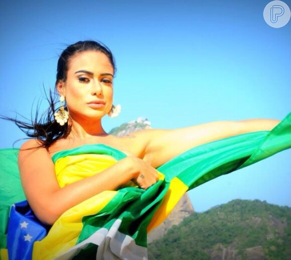 Patrícia Jordane comemora o destaque internacional de seu ensaio para 'Playboy' e lamenta saída de Neymar da Copa. 'Um grande profissional'