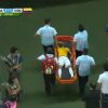 Neymar deixa o estádio chorando muito após levantar pancada na lombar