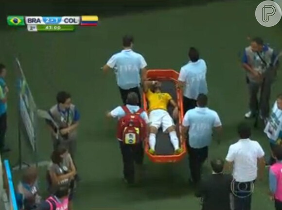 Neymar deixa o estádio chorando muito após levantar pancada na lombar
