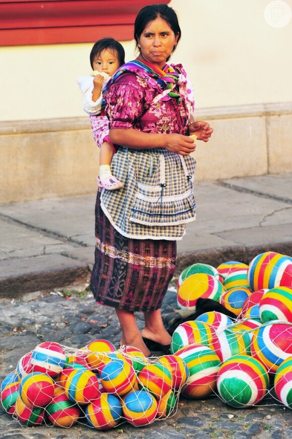 Mãe e filha guatemaltecas são clicadas pela equipe de 'Flor do Caribe'