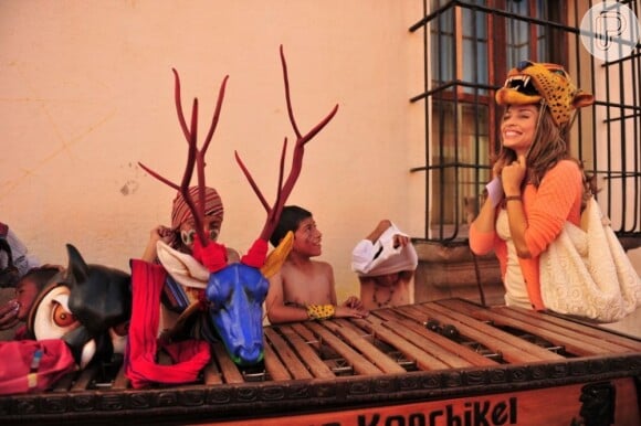 Grazi Massafera, que será Esther, a protagonista de 'Flor do Caribe', se diverte em gravações na Guatemala, em janeiro de 2013