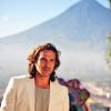 Igor Rickli é fotografado sob o forte sol da Guatemala em cena de 'Flor do Caribe'