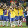 Os jogadores da Seleção Brasileira se despedem da torcida e deixam o estádio
