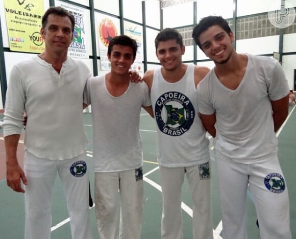 Bruno Gissoni é filho do capoeirista Beto Simas e irmão dos atores Felipe Simas e Rodrigo Simas