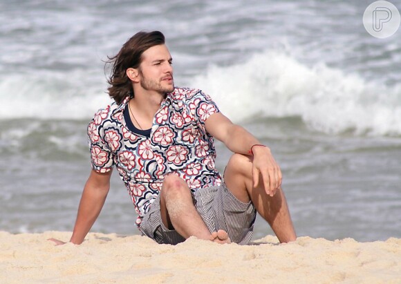 Quando veio ao Brasil em junho de 2011, Ashton participou de uma sessão de fotos para a grife Colcci na praia de Ipanema, na zona sul do Rio
