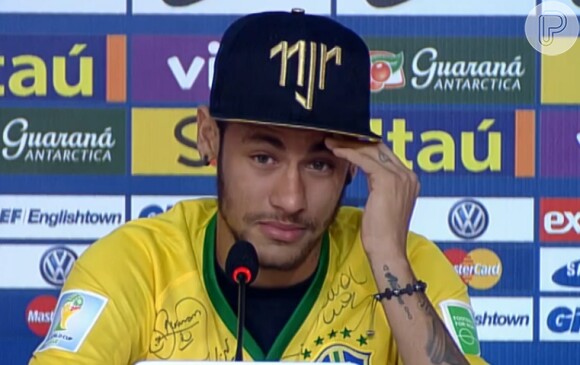 Neymar se emocionou ao falar sobre a lesão que o deixou fora da Copa
