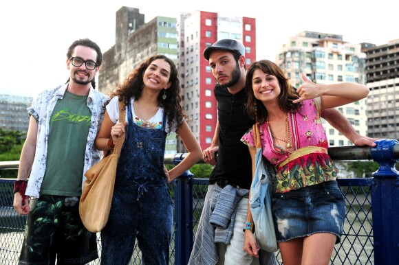 Janaína (Julia Konrad) é vocalista da Banda Navegabeat, formada por Igor (Samuel Vieira), Thalles (Johhny Hooker) e Manu (Chandelly Braz), em 'Geração Brasil'