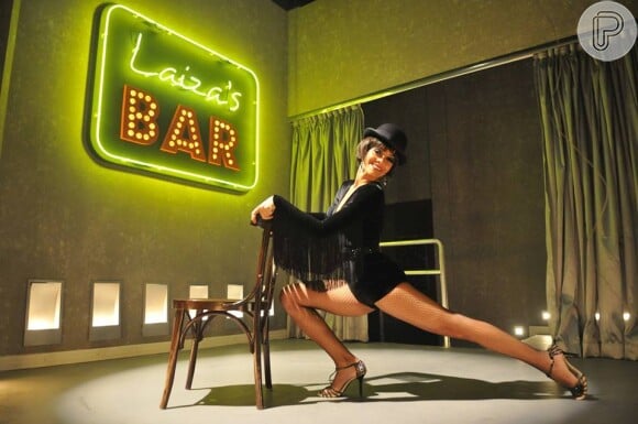 Aline Borges aprendeu a dançar para viver a sensual Laíza, em 'Vitória', exibida pela TV Record. 'Estou com tudo em cima!', afirma a atriz ao Purepeople