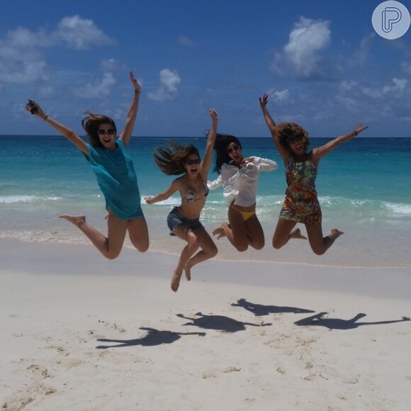 Juliana Paiva fez uma viagem com as amigas Sheron Menezzes e Yanna Lavigne para Punta Cana