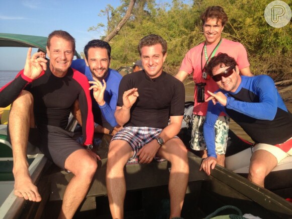 Em 2012, Marcelo Serrado se juntou aos amigos Luciano Huck, Rodrigo Santoro, Marcelo Novaes e Carlos Burle para surfar a pororoca no Amapá