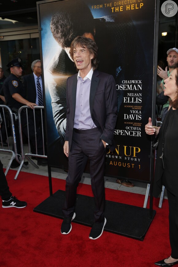 Mick Jagger recebe o carinho dos fãs no tapete vermelho