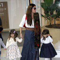 Giovanna Antonelli vai ao teatro com os três filhos, no Rio de Janeiro