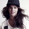 Bruna Marquezine estrela campanha da Coca-cola e se solta dançando rock e funk em vídeo