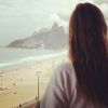 'Ela encantada com a vista... E eu encantado com ela...', comentou Pedro Scooby em seu Instagram ao postar uma foto de Luana Piovani admirando a praia