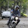Cauã Reymond aprende a andar de moto para novo filme