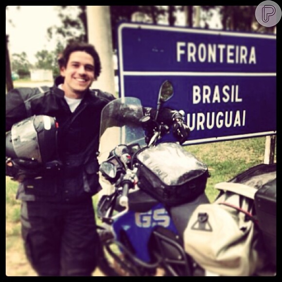 Na vida real, Marco Pigossi é um apaixonado por motos