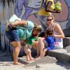 Luana Piovani leva o filho, Dom, à praia no Leblon, na Zona Sul do Rio de Janeiro