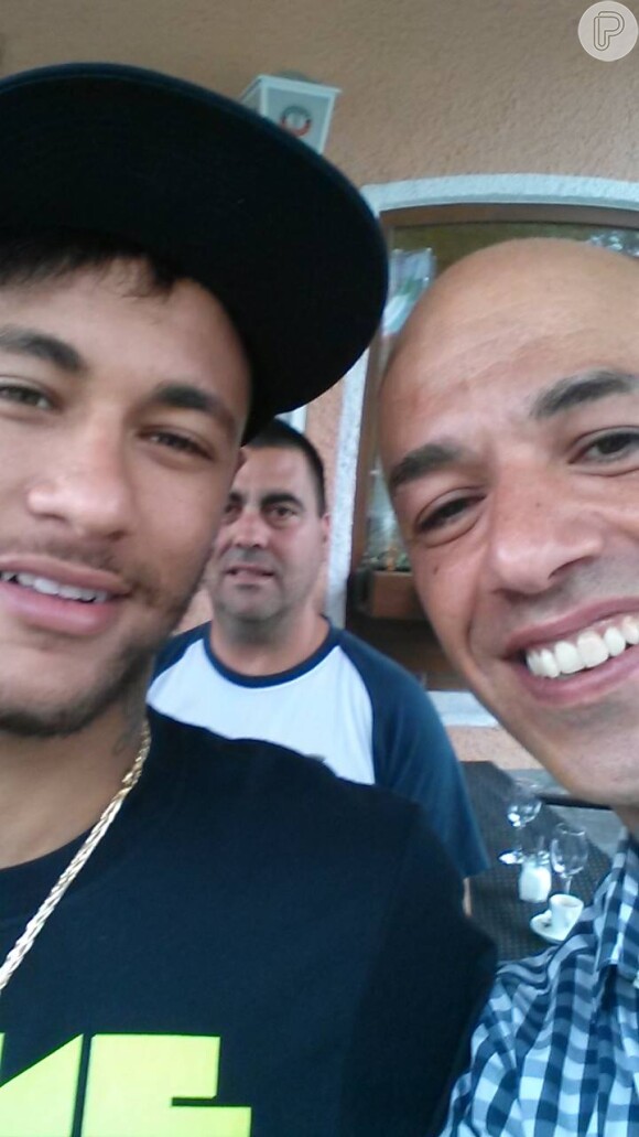 Neymar foi elogiado pela equipe do restaurante: 'Muito simpático'