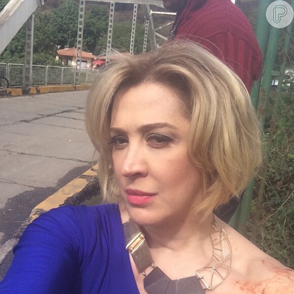 Claudia Raia compartilha foto em gravação da novela 'Alto Astral': 'Samantha vem aí'
