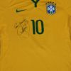 A camisa autografada por Neymar tem lance inicial de R$ 200