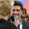 Junno Andrade concersa com Xuxa no programa da TV Globo