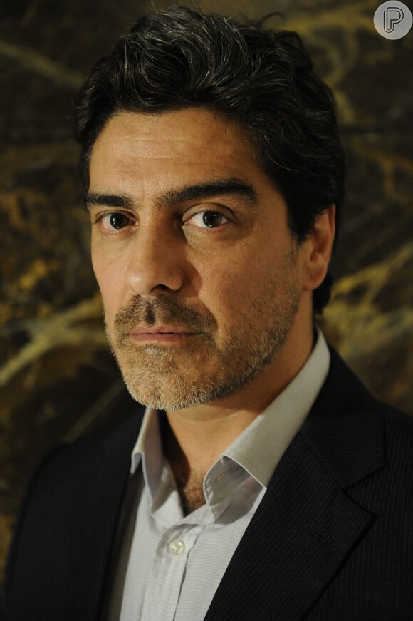 Junno Andrade interpreta Santiago, em 'Salve Jorge'